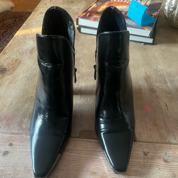 Zara woman’s Black Leather Ankle Boots - Picture 3 of 12